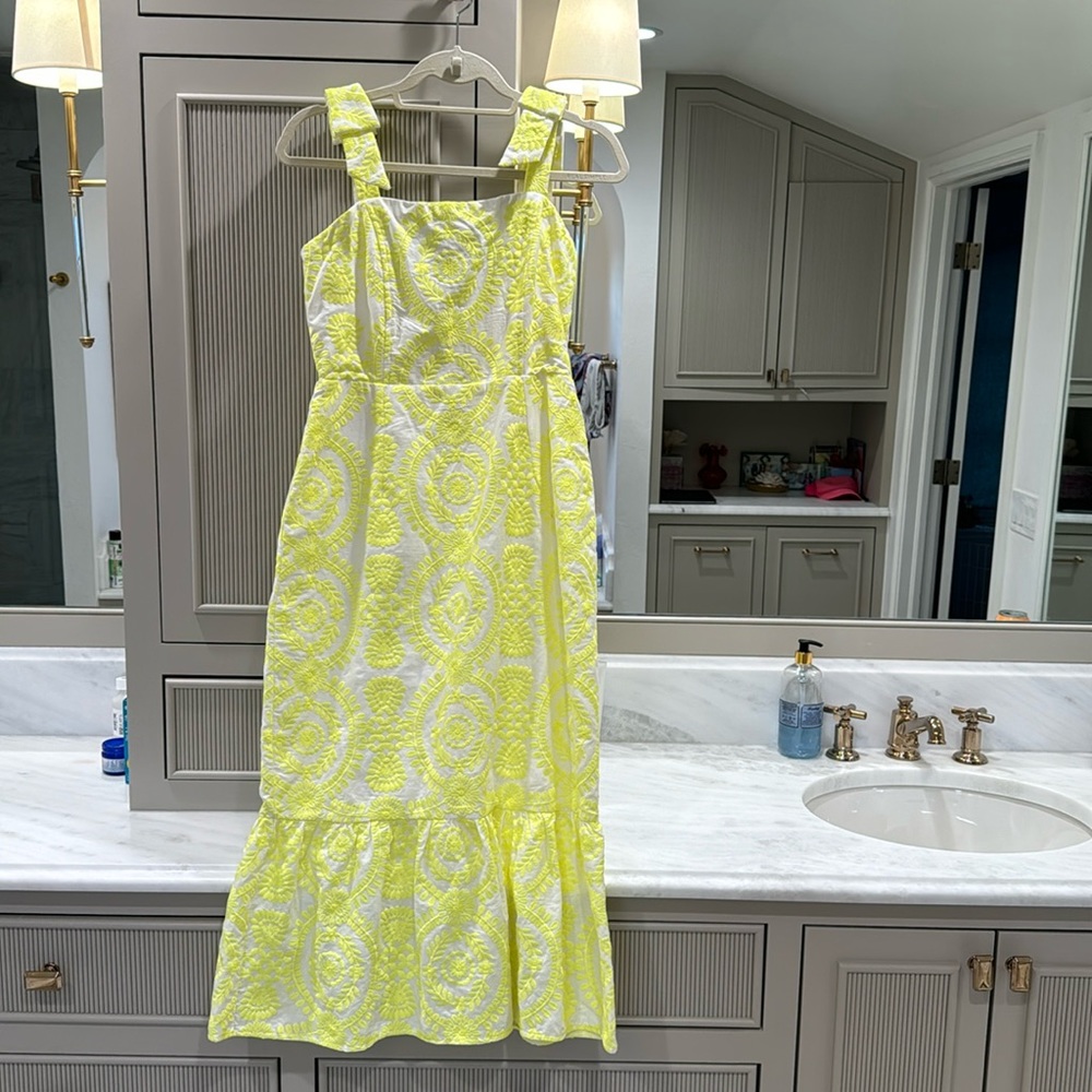 Adelyn Rae Layla midi embroidered dress, size medium. Tags removed, but like new